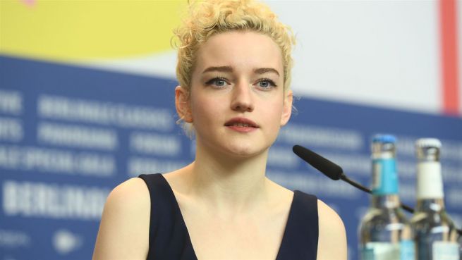go to Julia Garner vergleicht ‚Ozark‘ mit ‚The Assistant‘
