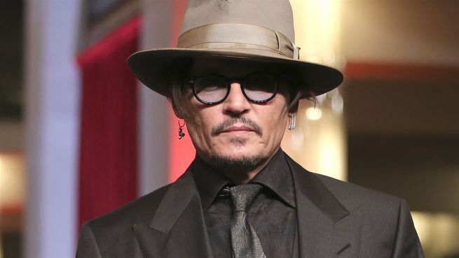 go to Johnny Depp scherzt auf der Berlinale