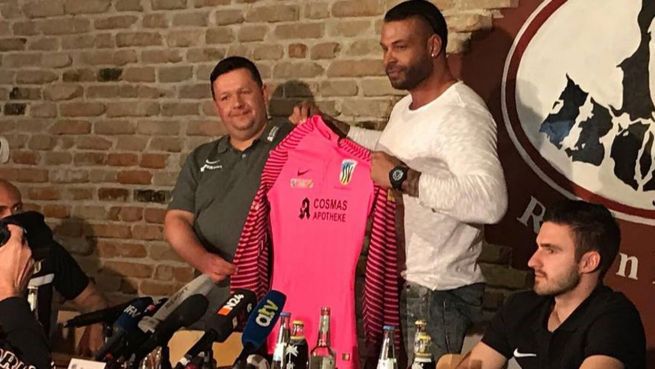 go to Tim Wiese: 'The Machine' feiert Fußball-Comeback