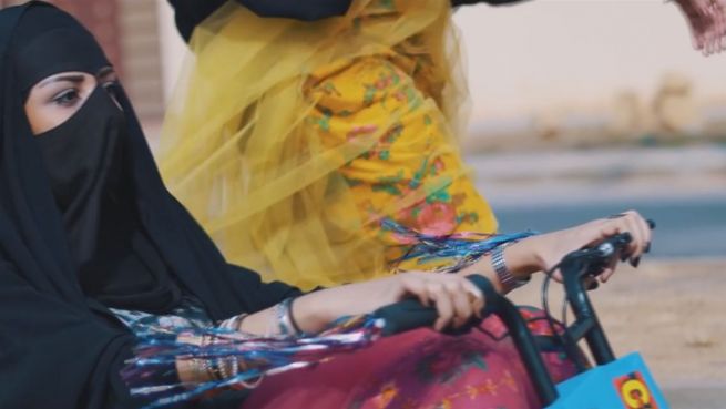 go to Mutiger Song: Saudi-Frauen singen gegen Unterdrückung
